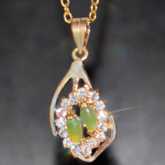 Vintage Jade Pendant Necklace, Dolphin Ore 18K Gold Electroplate - Picture 5 of 10